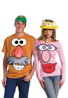 two people dressed up as the muppet and miss piggy from sesame street, standing next to each other