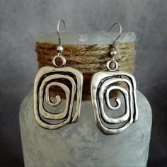 Silver Swirl Dangle Drop Earrings. Vintage Bohemian Style That’s Perfect For Summer Or Fall. Bundle To Save! Great Gift For Yourself Or Friend And They Match Everything. Buy With Confidence, I Have Great Reviews, And Ship Quickly With Care. Clean, Non-Smoking Home. Boho Hippie Festival Beachy Western Gypsy Vintage Coachella Prairie Dressy Preppy Chic Flirty Glam Casual Retro 80s 90s 2000 00s Y2k Holiday Chic Date Night Out Career Trendy Spring Summer Fall Winter Birthday Gift Resort Vacay Vacation Travel Blue Green Teal Turquoise Silver Plated Stamped 925 Drop Pendant Ball Droop Gemstone Stone Natural Bohemian Goth Trendy Minimalist Maximalist Granny Cottagecore Pearlcore Goblincore Re Metal Drop, Vintage Boho Fashion, Swirl Earrings, Spiral Earrings, Party Earrings, Styl Boho, Birthday Jewelry Gift, Fairy Grunge, Metal Work