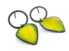 Leaf earrings in oxidized silver and lime green enamel. Measurements: 35mm long and 15mm width. Closure: push back. These contemporary earrings are handcrafted and unique piece. These enamel earrings belong to the Pètals collection. Very light and comfortable to wear. They will be perfect for everyday. The design of these earrings is inspired by the color and beauty of a flower. Choose the enamel color that you like the most. I can also make them in white matt silver. Customize them as you like Green Enamel Single Earring, Single Green Enamel Earring, Green Oxidized Drop Earrings, Green Oxidized Finish Earrings For Gift, Green Sterling Silver Earrings With Oxidized Finish, Yellow Enamel Earrings, Modern Silver Earrings, Oxidized Silver Earrings, Earrings Leaf