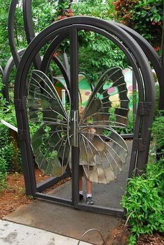 Garden Gate Design Ideas Butterfly Gate, Playground Landscape, Terrace Lighting, Entrance Patio, Butterfly Door, Lucas Lima, Grill Party, Revolving Door