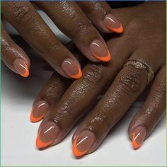 After fur nails, you probably thought that you had seen all the craziest nail art ideas. Black Nails Orange Tips, Black And Orange Nails Ideas, French Tips Black Women, Orange Nails Black Women, Orange And Black Nails Acrylic, Almond Nails Black Women, Drippy Nails, Nail Art French, Nails Aesthetic