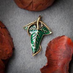 Lorien Leaf, Zelda Jewelry, Elvish Jewelry, Lord Of The Ring, Fellowship Of The Ring, Leaf Brooch, Enamel Brooch, Green Enamel, Leaf Pendant