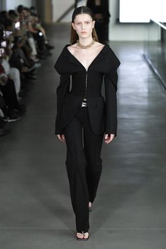 Dion Lee Fall 2020 Ready-to-Wear collection, runway looks, beauty, models, and reviews. Dion Lee Outfit, Runway 2020, Catwalk Fashion, Dion Lee, Black Suit, Fashion 2020, Suit Fashion, Couture Fashion, Look Fashion