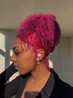 Skunk Stripe Hair Color, Stripe Hair Color, Pink Skunk Stripe Hair, Pink Skunk Stripe, Skunk Stripe Hair, Stripe Hair, Style Natural Hair, Curly Hair Goals