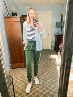 Tops For Jogger Pants, Outfits With Green Joggers, Pattern Joggers Outfit, How To Style Olive Green Joggers, How To Style Green Sweatpants, Old Navy Joggers Outfit, Green Jogger Outfit, Green Cotton Joggers For Spring, Women’s Jogger Pants Outfit