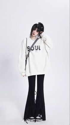 Chinese 2000s Fashion, Pixie Rebels, Outfit References, Body Outfit, Y2k Clothing, Loose Pullover, Tokyo Fashion, Jennie Lisa, 2000s Fashion