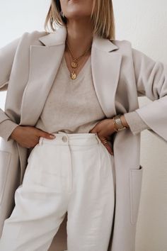 Mode Casual, Looks Street Style, Mode Inspo, Business Casual Outfits, Looks Style, Mode Inspiration, White Pants, Work Attire, Winter Fashion Outfits