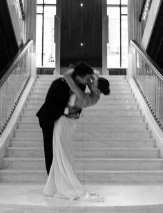 Wedding Picture Poses, Wedding Money, Wedding Photography Styles, Wedding Photos Poses, Foto Poses, Wedding Engagement Photos, Engagement Photo Inspiration, Wedding Mood