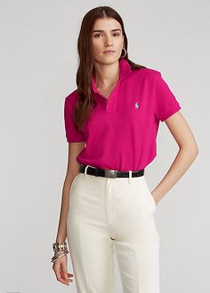 Colorful Polo Shirt Outfit, Polo Neck Tshirt Women Outfit, Cute Polo Shirt Outfits, How To Style A Polo Shirt Women, Pink Polo Shirt Outfit Woman, Polo Fashion Women, Polo Women Outfit