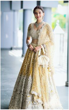 Orang India, Party Wear Lehenga Choli, Lehnga Dress, Gaun Fashion, Net Lehenga, Embroidered Lehenga, Indian Lehenga, Party Wear Lehenga, Bridal Lehenga Choli