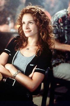 Fall's Cinnamon Hair Color Trend Was Perfected By Julia Roberts In The '90s Cinnamon Hair Color, Curly Hair Celebrities, Cinnamon Hair Colors, Crimson Hair, Cinnamon Hair, It's Time To Change, Bright Hair Colors