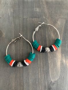 Perle Heishi, Bead Hoop Earrings, Flat Beads, Beads Ideas, Color Beads, Beads Earrings, Heishi Beads, Beaded Hoop Earrings