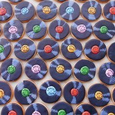 many decorated cookies with different colored designs on them