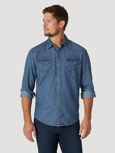 CLASSIC DENIM FOR YOUR EVERYDAY WARDROBE No matter what's on your to-do list for the day, you can never go wrong with a classic snap shirt. This denim two-pocket Western long-sleeve shirt carries on the Wrangler tradition with all the traditional details you know and love, including twin flap pockets with the unmistakable 'W' stitching, a pointed front yoke on the shoulders, and genuine snaps to add a touch of Western authenticity to any outfit. Available in a variety of washes, ranging from ric Bartender Outfit, Outfit Denim, Long Sleeve Denim Shirt, Wrangler Shirts, Work Wear Women, Family Outfits, Light Wash Denim, Work Shirts, Denim Outfit