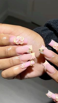 Pink Nails With Flowers Acrylic, Nails With Flowers Acrylic, Pink Nails With Flowers, Nails With Flowers, Bad Nails, Flowers Acrylic, Acrylic Nail Set, Colored Acrylic Nails, French Tip Acrylic Nails