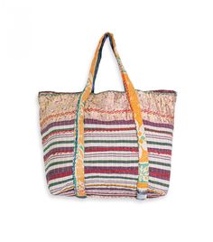 Sac indien coton - 56x36 cm

Vous pouvez nous communiquer votre choix d'imprimé en commentaire de votre commande

Détails
Ce cabas indien en coton est réalisé à la main à partir de tissus recyclés et de saris portés en Inde. Chaque pièce est unique et découpée par des artisans experts à Jaipur.

Ce magnifique sac kantha cousu à la main apportera une touche élégante et colorée à vos balades. On l'adore pour sa forme élégante portée main ou épaule et sa contenance pratique pour tous les jours. Ado Large Chic Box Bag, Large Chic Box Bag With Top Carry Handle, Chic Rectangular Travel Bag With Adjustable Strap, Chic Large Box Bag For Daily Use, Beige Double Handle Gift Bag, Large Beige Bag For Travel, Large Beige Travel Bag, Vintage Bags With Large Capacity And Double Handle, Vintage Bag With Large Capacity And Double Handle