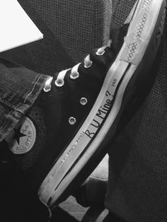 Sketch Shoes, Doodle Shoes, Diy Converse, Sharpie Shoes, Alt Shoes, Converse Design, Grunge Shoes, Converse Aesthetic