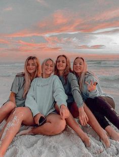 Friend Aestethic, Friends Preppy, Preppy Pfps, Surfergirl Style, Preppy Pfp, Friend Aesthetic, Aesthetic Friends