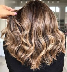 Brunettes Balayage, Brown Hair Trends, Tattoos 2024, Red Balayage Hair, Balayage Hair Color Ideas, Honey Hair Color, Balayage Hair Color, Honey Brown Hair