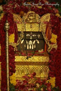 an elaborately decorated shrine with gold and red flowers