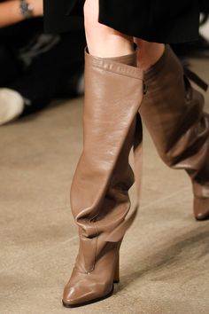 Baggy Boots, Trending Boots, Shoe Obsession, Retro Stil, Heel Boots, Mode Inspiration