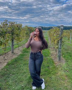 What to Wear to a Winery + 9 Outfit Ideas - Lux & Concord Easy Snacks To Take To A Winery, Wine Country Casual Attire, Outfit Ideas For Winery In Fall, Foods To Take To Winery, What To Wear For A Winery Tour