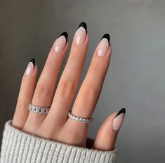 PRICES MAY VARY. Faux ongles : quelle que soit la taille de vos ongles, choisissez les faux ongles à coller les plus appropriés pour vos ongles. Vous pouvez facilement les couper à la longueur et dans la forme de votre choix. Matériau : les faux ongles sont fabriqués en acrylique ABS respectueux de l'environnement. Ils sont non toxiques et sans odeur. Ils vous offrent un design sûr et confortable. Ils sont réutilisables. Contenu de l'emballage : Black And White Acrylic Nails French Tip, White Tip Acrylic Nails Almond Short, Oval Nails Medium Length, Medium Oval Nails Acrylic, Almond Shaped Acrylic Nails Designs, Monochrome French Tip Nails, Black And White Tip Nails, Short Nails Black Design, Prom Nails Black Dress