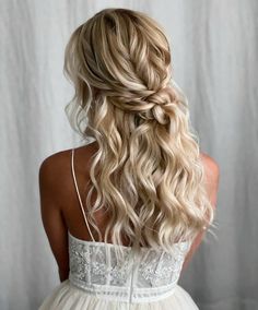 Hair Half Up, Bridal Hair And Makeup, Wedding Hair And Makeup, Loose Hairstyles, Homecoming Hairstyles, Bride Hairstyles, Hair Dos