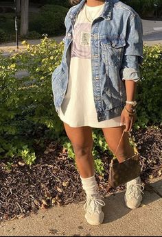 Theme Park Outfits Baddie, Tshirt With Mini Skirt Outfit, T Shirt Dress And Heels, She In Summer Outfits, Casual Date Night Outfit No Heels, Simple Club Outfits Baddie, California Baddie Outfits, Shirts That Tie In The Back, Easter Sunrise Service Outfit