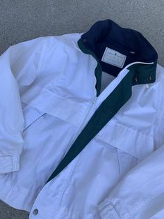 Make this jacket your go-to winter puffer.Estimate Size: XLBrand: Towne by London FogHas a few barely visible stains as shown in imagesLength: 25”Bust: 50”Waist: 48” White Long Sleeve Windbreaker With Fleece Lining, White Windbreaker With Fleece Lining And Long Sleeves, Casual Spring Puffer Windbreaker, Casual Puffer Windbreaker For Cold Weather, White Weatherproof Windbreaker For Fall, Weatherproof White Windbreaker For Fall, White Weatherproof Windbreaker For Winter, Sporty Puffer Windbreaker For Cold Weather, Casual White Weatherproof Windbreaker