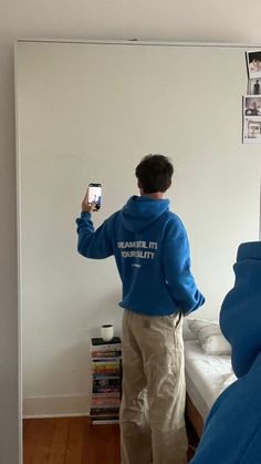 blue hoodie writing dream until it’s your reality cargo pants khaki mirror room fashion Aesthetic Selfies Men, Mirror Selfie Men Instagram, Eli Maddison, Ig Pics Ideas Men, Mirror Poses Men, Men Mirror Pics, Men Mirror Selfie Aesthetic, Clean Guy Aesthetic, Mirror Pics Men