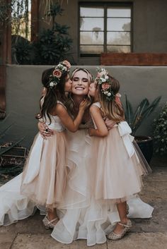 Stunning Wedding Photos, Wedding Portrait Poses, Wedding Picture Poses, Party Pictures, Sunset Wedding, Wedding Photos Poses, Bridal Hairstyles, Wedding Flower Girl, Wedding Photography Poses