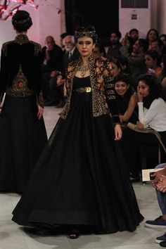 Rohit Bal | India Couture Week 2016 #PM #indiancouture #rohitbalICW2016 Black Gown With Jacket, Velvet Suits Women, Designer Dresses Indian Fashion Weeks, Rohit Bal Collection, Velvet Suits Women Indian, Suits Women Indian, Fashion Week Street Style Winter, Fashion Week Outfit Ideas, Japan Fashion Week