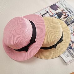 Elevate Your Summer Style Step into the sunshine with confidence and grace with our Classic Summer Panama Hat. Crafted from a blend of paper and straw materials, this hat is not just a fashion statement—it's a practical accessory designed to keep you cool and protected under the sun. Perfect for beach days, garden parties, or any casual outing, this hat combines elegance and functionality with its stylish flat brim and charming bowknot detail. Key Features Lightweight Material: Made from straw and paper, the hat is lightweight and breathable, ideal for hot summer days. Protective Flat Brim: The broad brim offers ample sun protection, shielding your face and neck from harmful UV rays. Feminine Bowknot Design: Adorned with a delicate bowknot, this hat adds a touch of femininity to your summe Hat Trends, Best Winter Hats, Girls Sun Hat, Summer Hats Beach, Cap Girl, Summer Cap, Straw Fedora, Boater Hat, Elegant Hats