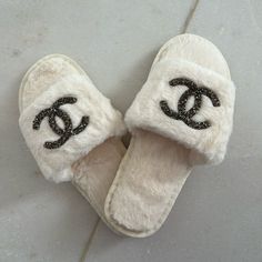 Soft Faux Fur Slippers With Embellishments V!P Alpaca Slippers, Ugg Dakota Slippers, Uggs Moccasins, Faux Fur Slides, Velvet Slippers, Black Slippers, Faux Fur Slippers, Wool Slippers, Loafer Slippers