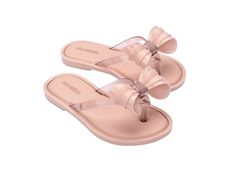 So sweet and chic, the Mini Flip Flop is all about the bows. Designed for the little fashionistas, these beauties offer a cushy footbed with a luxe look for days spent having fun in the sun. And a metallic detail at the center adds a sprinkle of shine, keeping style top of mind. Dressy Flip Flops, Punk Love, Punk Movement, Mini Melissa, Jelly Shoes, Viktor & Rolf, Fun In The Sun, Quirky Design, Mickey And Friends