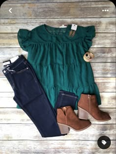 Green Top Outfit Fall, Emerald Green Top Outfit, Green Top Outfit, Travel Outfits For Women, Emerald Green Top, Foto Best Friend, Trendy Boutique Clothing, Trendy Boutique, Travel Outfits