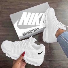 Best Nike Shoes, Shoes Cool, Trendy Shoes Sneakers, White Nike Shoes, Jordan Shoes Girls, Custom Nike Shoes, All Nike Shoes, Nike Shoes Jordans, Nike Air Shoes