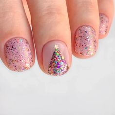 short tree inspired festive Christmas nails with rainbow glitter flakes Christmas Tree Nail Designs, Nails November, Christmas Tree Nails, Cute Christmas Nails, Festival Nails