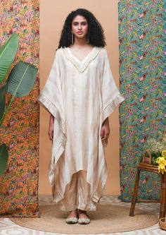 Kaftan And Pants, Kaftan With Pants, Plazo Pant, Kaftan Sleeves, Rose Gold Fabric, Fit Outfits, White Kaftan, Kaftan Tunic, Kaftan Designs