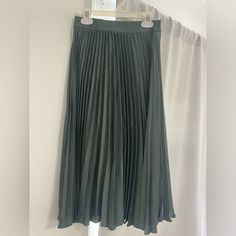 Brand: H&M Quality: Never Worn (Tag Included) Hm Skirt, Skirt Pleated, Green Skirt, Pleated Skirt, H&m, Womens Skirt, Skirt, Green, Women Shopping