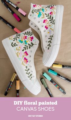 Sneakers Painting Ideas, Shoe Painting Ideas, Painting Ideas Flowers, Sneakers Painting, Diy Converse, Painted Converse, Custom Sneakers Diy