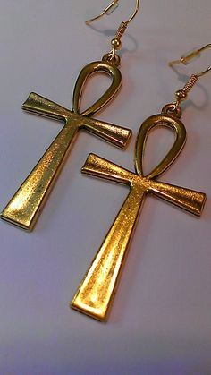 Earrings, made with 2 3/4 inch gold plated pewter in 'ankh' symbol. Lead and nickel free. Earrings can be made into clips, just let me know. Mystical Accessories, Cooper Jewelry, Ankh Earrings, Egyptian Earrings, Ankh Symbol, Dope Jewelry Accessories, Earthy Jewelry, Fairy Clothes, Nickel Free Earrings