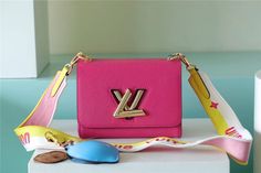 LV Twist MM Epi Pink For Women Louis Vuitton Pink, Pink Crossbody Bag, Louis Vuitton Twist, Louis Vuitton Handbags, Brunei, Wallet Case, Evening Bags, Pink And Gold, Mini Bag