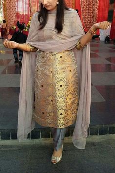 brocade banarasi silk wedding reception Kurtis Salwar Designs, Silk Kurti Designs, Kurta Designs Women, Kurti Designs Party Wear, Brocade Blouse Designs, Kurta With Pants, Silk Pants, Silk Suit, Dress Neck Designs #brocadeSuitsindian #brocadeSilk #brocadeKurtidesign #brocadeFabric #brocadeDress #brocadeSuits #brocadeGown #brocadeKurti #brocadeDupatta Punjabi Suits, Salwar Suits, Salwar Kameez, India Fashion, Women's Fashion, Kurti Patterns, Palazzo Suit, Straight Cut, Saree Collection Brocade Suit Design, Banarsi Suit, Indian Kurti Designs