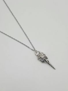 This necklace features a beautiful silver bird skull pendant! If you love birds, skulls, or the macabre, this one might be for you. All components are nickel free, and the chain is 18 inches long. Animal Skull Necklace, Bird Skull Necklace, Crow Skull, Raven Skull, Silver Bird, Bird Skull, Skull Jewelry, Skull Necklace, Skull Pendant