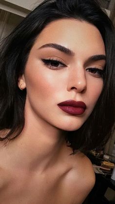 Burgundy Makeup Look, Burgundy Makeup, Romantic Makeup, Party Make-up, Tips Nails, Nails Dark, Jenner Makeup, Smokey Eyeliner, Valentines Day Makeup