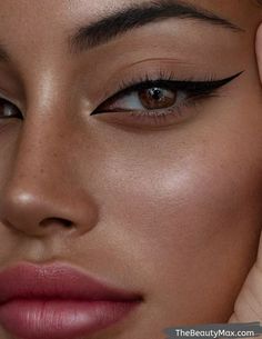 The Best Cat Eye Makeup Hacks... Close Up, Eyeliner, A Woman, Makeup, Make Up