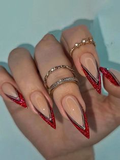 Statement Nails: Stand Out with These Fancy Designs Burlesque Nails, French Tip Nail Art, Stiletto Nails Designs, Her Nails, Form Design, Luxury Nails, Fancy Nails, Chic Nails, Dope Nails