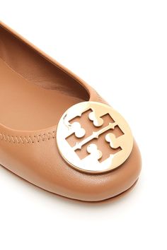 Upper: 100% Ovine leather Lining: 100% Ovine leather Sole: 100% Rubber Luxury Brown Flats With Rubber Sole, Tory Burch Minnie Flats Plum, Tory Burch Mini Travel Ballet Flat, Travel Flats, Zegna Shoes, American Fashion Designers, Brown Shoes, Feminine Aesthetic, Tory Burch Flats